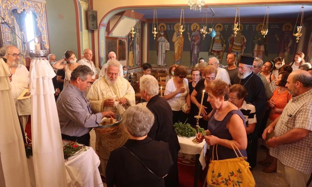 Μητροπολίτης Σύρου στον Ιερό Ναό του Αγίου Χαραλάμπους στην Ιουλίδα της Κέας